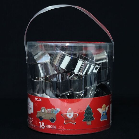 Holiday Time 18 piece Christmas Cookie Cutter Set Metal Angel, Reindeer Star NEW - Picture 2 of 6